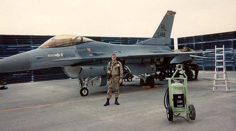 F-16C 880488-2.jpg